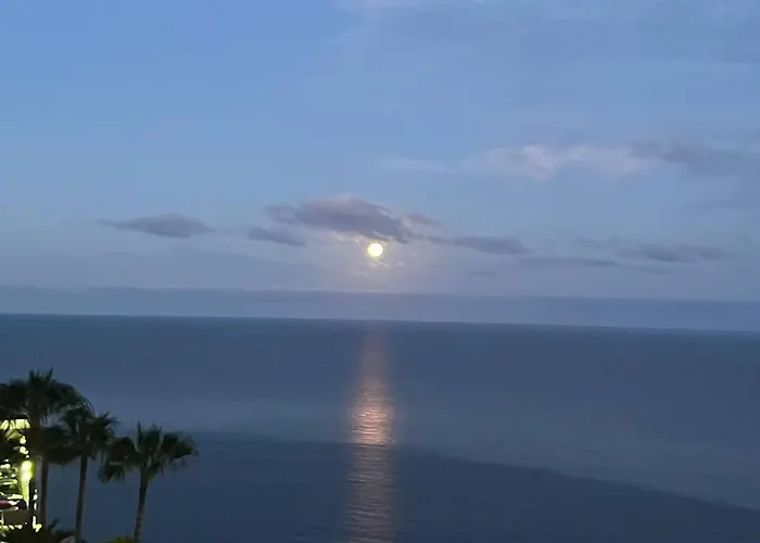 Stunning Sunset Ocean View Apt.