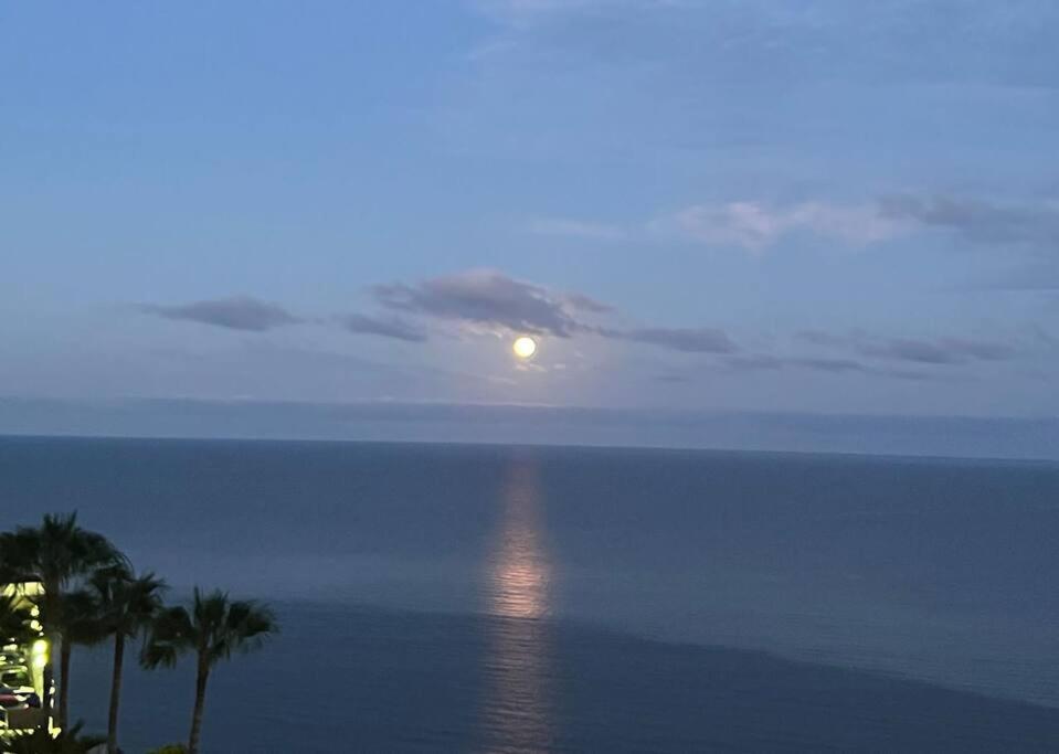 Stunning Sunset Ocean View Apt. *